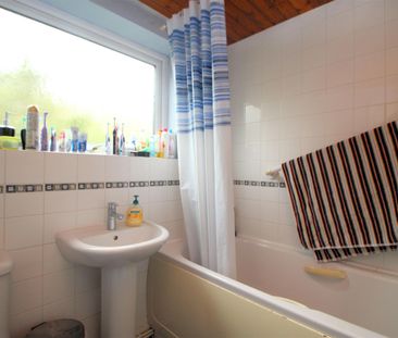 Onslow Crescent, Woking, Surrey, GU22 7AX - Photo 6