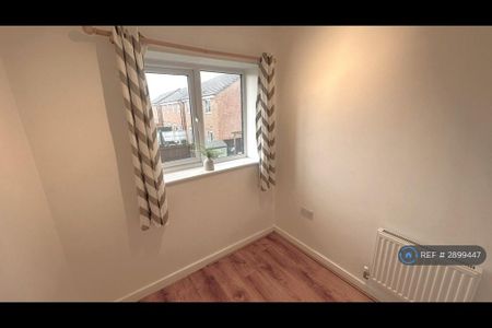 3 bedroom semi-detached house to rent - Photo 2