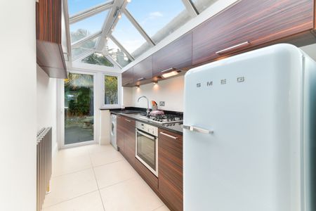 2 bedroom terraced property to rent - Photo 5