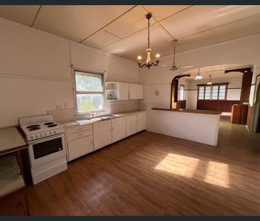 Ideal Location | Directly Opposite Local School | AC & Massive Corn... - Photo 4