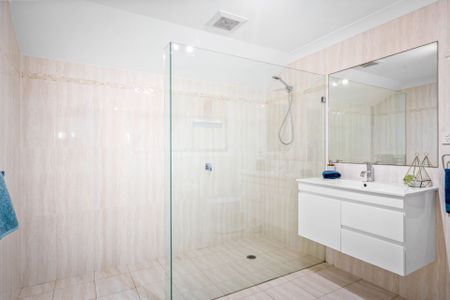 Spacious Family Home within short walk to Killcare Beach - Photo 4