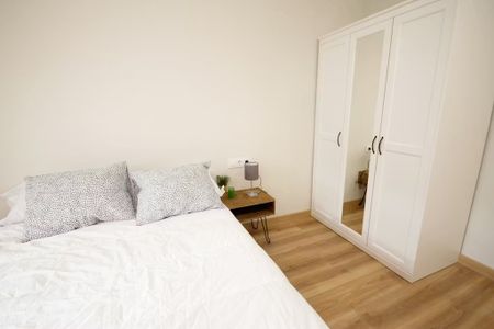 Carrer de la Riera de Sant Miquel, Barcelona, Catalonia 08006 - Photo 4