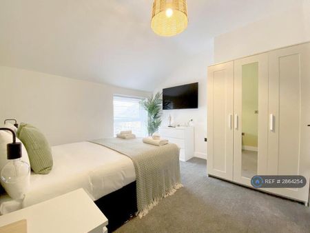 10 bedroom detached house to rent - Photo 3
