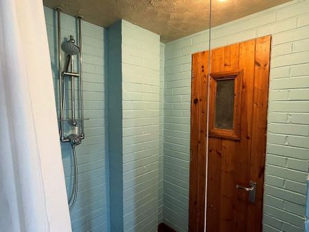 4 bedroom detached house to rent - Photo 4