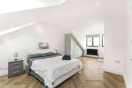 Recently built four bedroom family house in a great location. - Photo 2