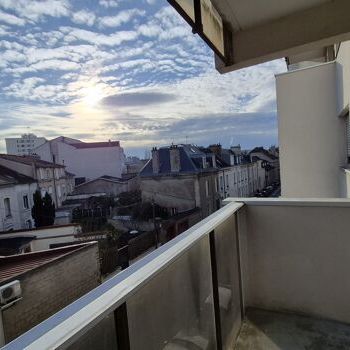 Appartement 1 pièces 28m2 REIMS 640 euros - Photo 1