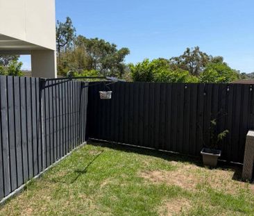 Renovated Townhouse with Garden and Pets Approved - Photo 6