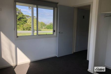 Modern property in Port Albert. - Photo 3