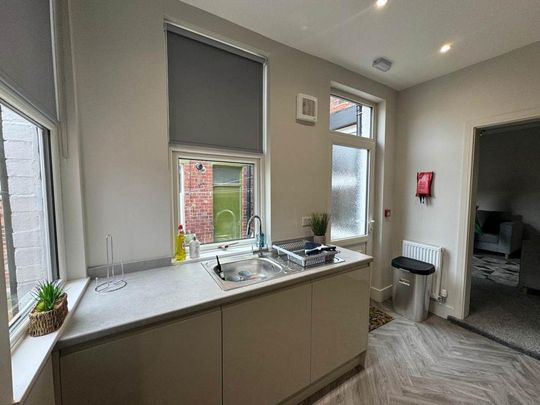 1 bedroom in a house share to rent - Photo 1