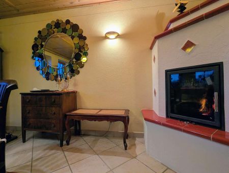 Wohnen mit Hauscharakter! Großzügige Wohneinheit in ruhiger und grüner Umgebung - Photo 2