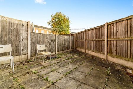 4 bedroom terraced house to rent - Photo 4