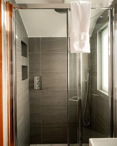 5 bedroom semi-detached house to rent - Photo 2