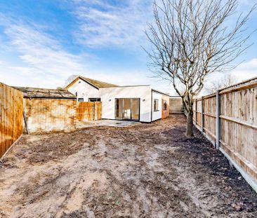 3 bedroom detached bungalow to rent - Photo 3