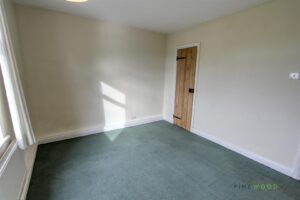 2 BEDROOM House - Semi-Detached - Photo 5