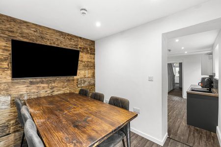 1 bedroom in a house share to rent - Photo 2