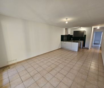 Location Appartement 3 pièces 56m² ST CYR SUR MER 83270 - Photo 1
