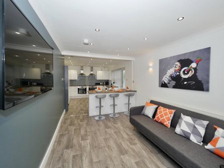 1 bedroom in a house share to rent - Photo 2