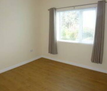 Partly Furnished 2 Bedroom Terrace - Photo 4