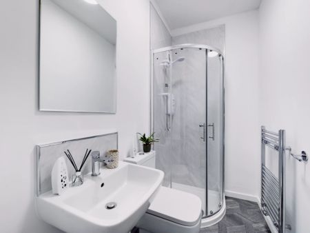 5 Bedroom House - Photo 5