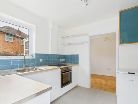 3 bedroom semi-detached house to rent - Photo 5