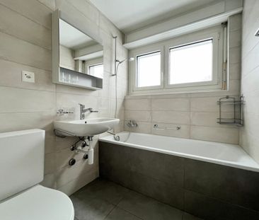 Renovated 5.5-room apartment! - Photo 1