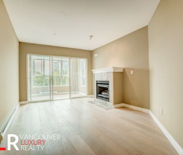 Condo in North Vancouver, BC - Photo 5