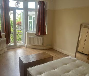 1 bedroom in a house share to rent - Photo 1