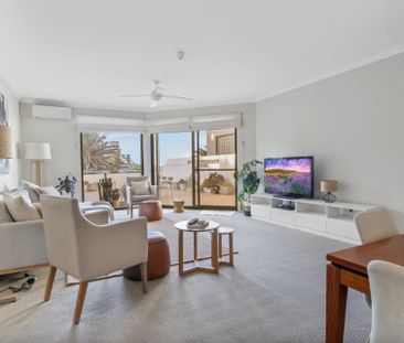 Three Bedroom Coastal Sanctuary in the Heart of Cronulla - Photo 2