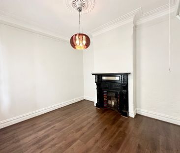 RENOVATED 4 BEDROOM HOUSE IN PYRMONT - Photo 3
