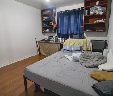 Spacious 3 Bedroom Main Unit in Thorold! - Photo 4