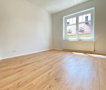 ***ERSTBEZUG NACH SANIERUNG – FAMILIEN AUFGEPASST*** Sehr helle 3-Z... - Photo 2