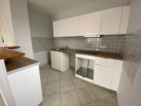 Location Appartement 4 pièces 88m² ORLEANS 45100 - Photo 2