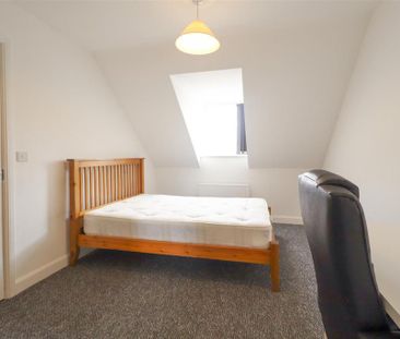 5 bedroom semi-detached house to rent - Photo 1