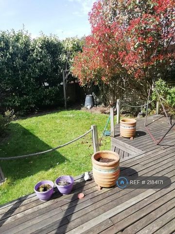 1 bedroom in a house share to rent - Photo 4