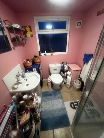 Room in a Shared House, Gorringe Park Ave, CR4 - Photo 3