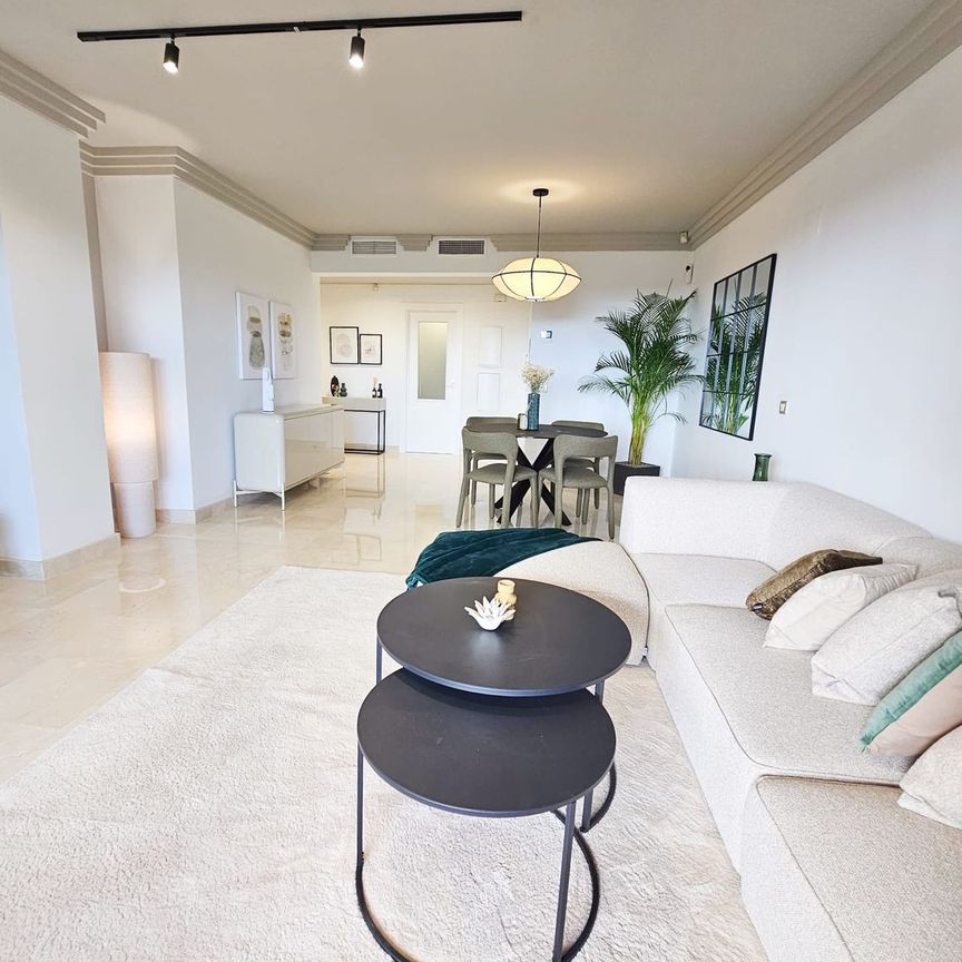 Apartment in Benahavís, Costa del Sol - Photo 1