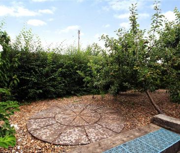2 bedroom bungalow to rent - Photo 2