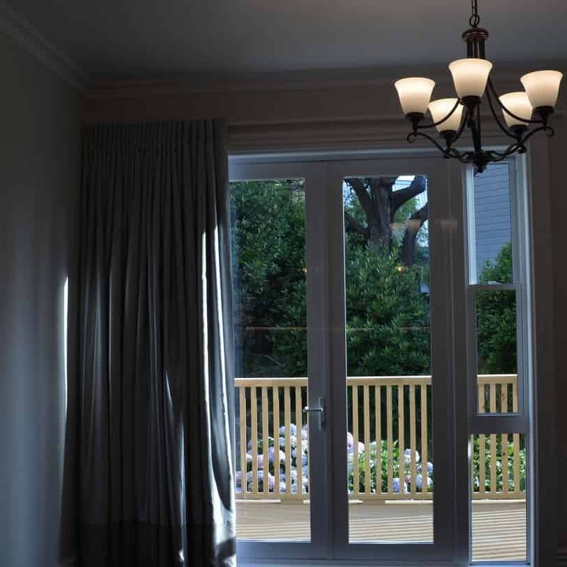 Chic 2BR Thorndon Apt w/Balcony & Central Heating - Photo 1