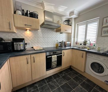Chapel Lane, Farnborough, Hampshire, GU14 - Photo 3