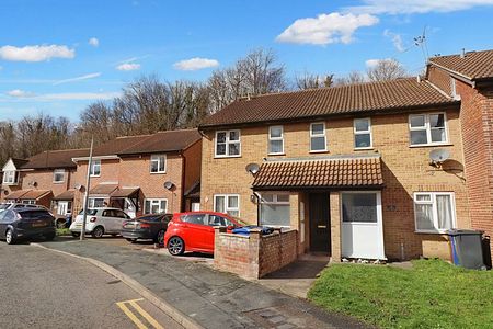 Bersham Lane, Badgers Dene, Grays - Photo 3