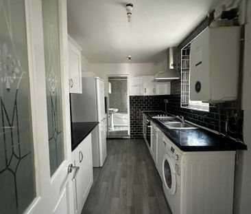 3 bedroom terraced house to rent - Photo 1