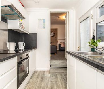 3 bedroom terraced house to rent - Photo 2