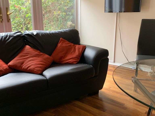 Farnham Gardens - Photo 1