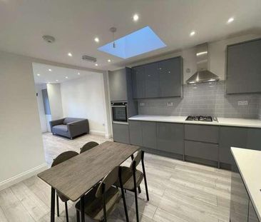 D Floor Flat High Street Colliers Wood, London, SW19 - Photo 5