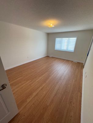 For Lease - 8 Prudhoe Terrace, Barrie, Ontario - Photo 1