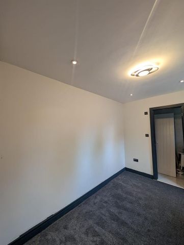 4 bedroom terraced house to rent - Photo 3