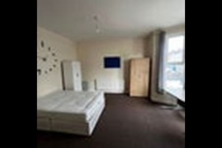 Room in a Shared House, Lansdowne Road, IG3 - Photo 5