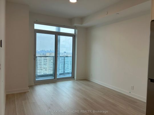 30 Upper Mall Way #1611 - Photo 1