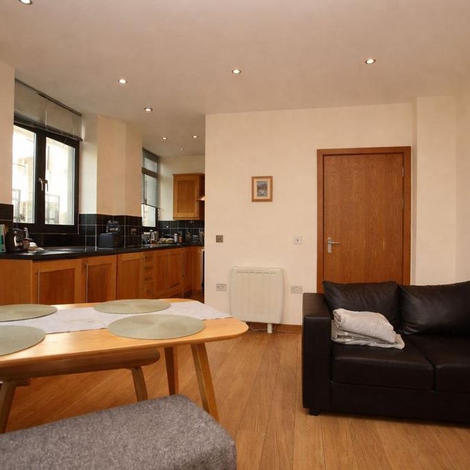 2 bedroom flat to rent - Photo 1