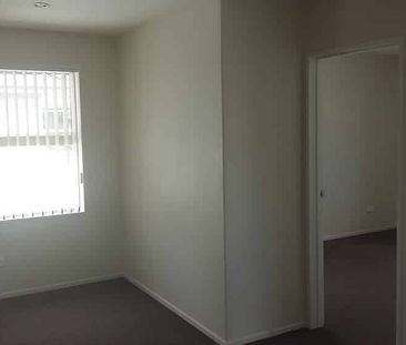 4 BEDROOM - 2 STOREY - GARAGE - Photo 2